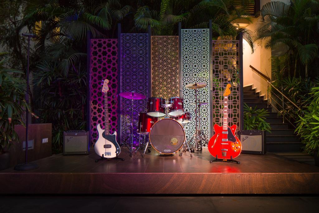 Hard Rock Hotel Goa Calangute Extérieur photo The stage at the hotel's lobby