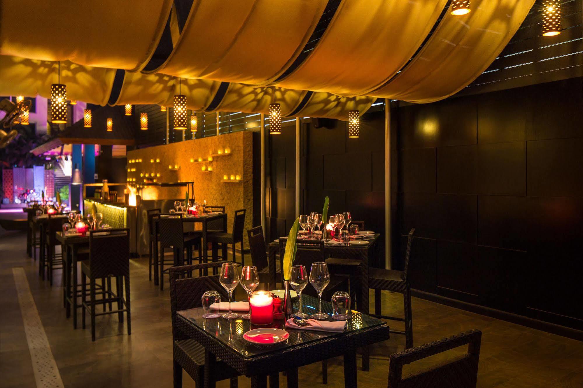 Hard Rock Hotel Goa Calangute Extérieur photo The interior of the restaurant