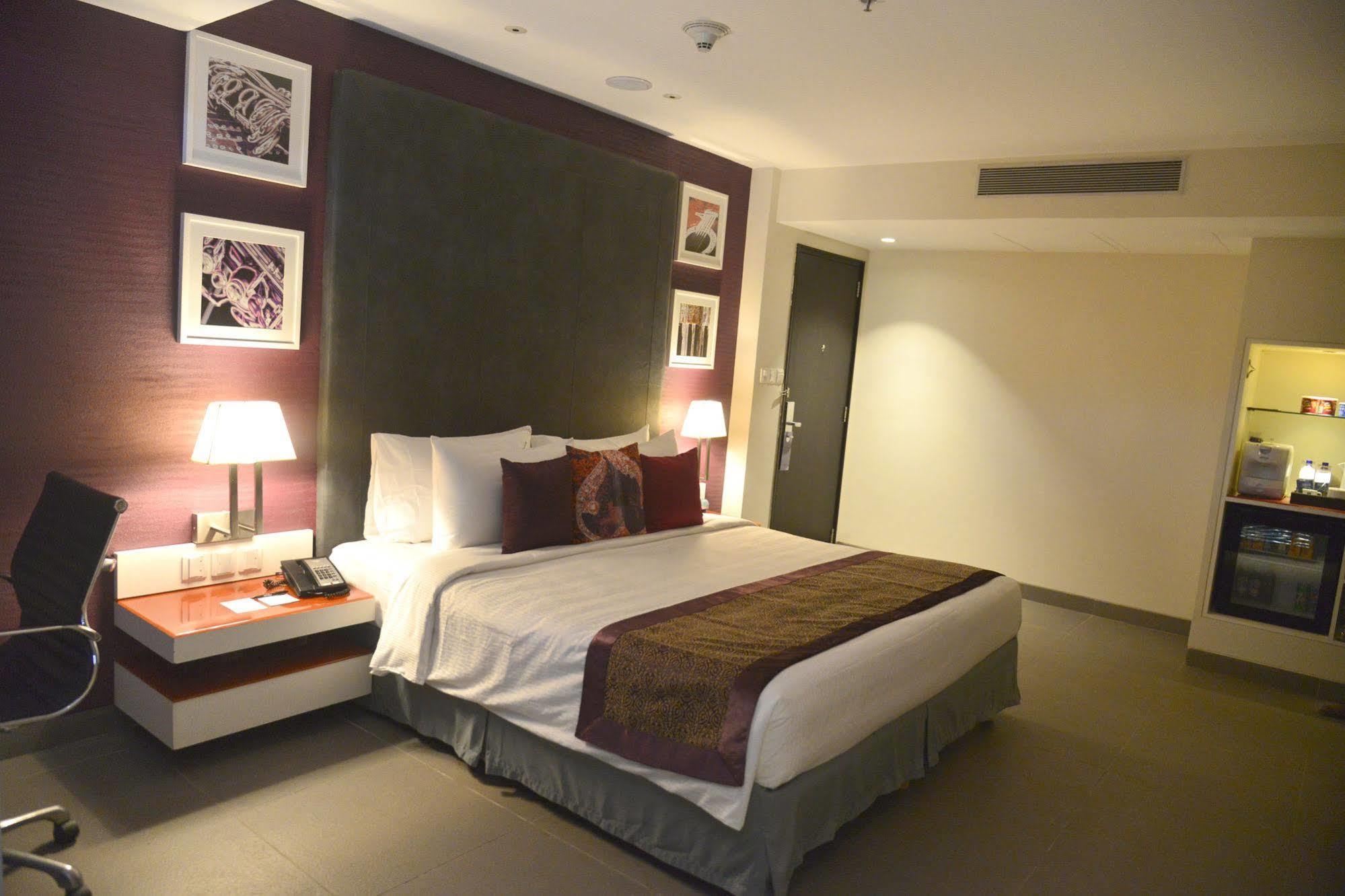 Hard Rock Hotel Goa Calangute Extérieur photo A room at the hotel