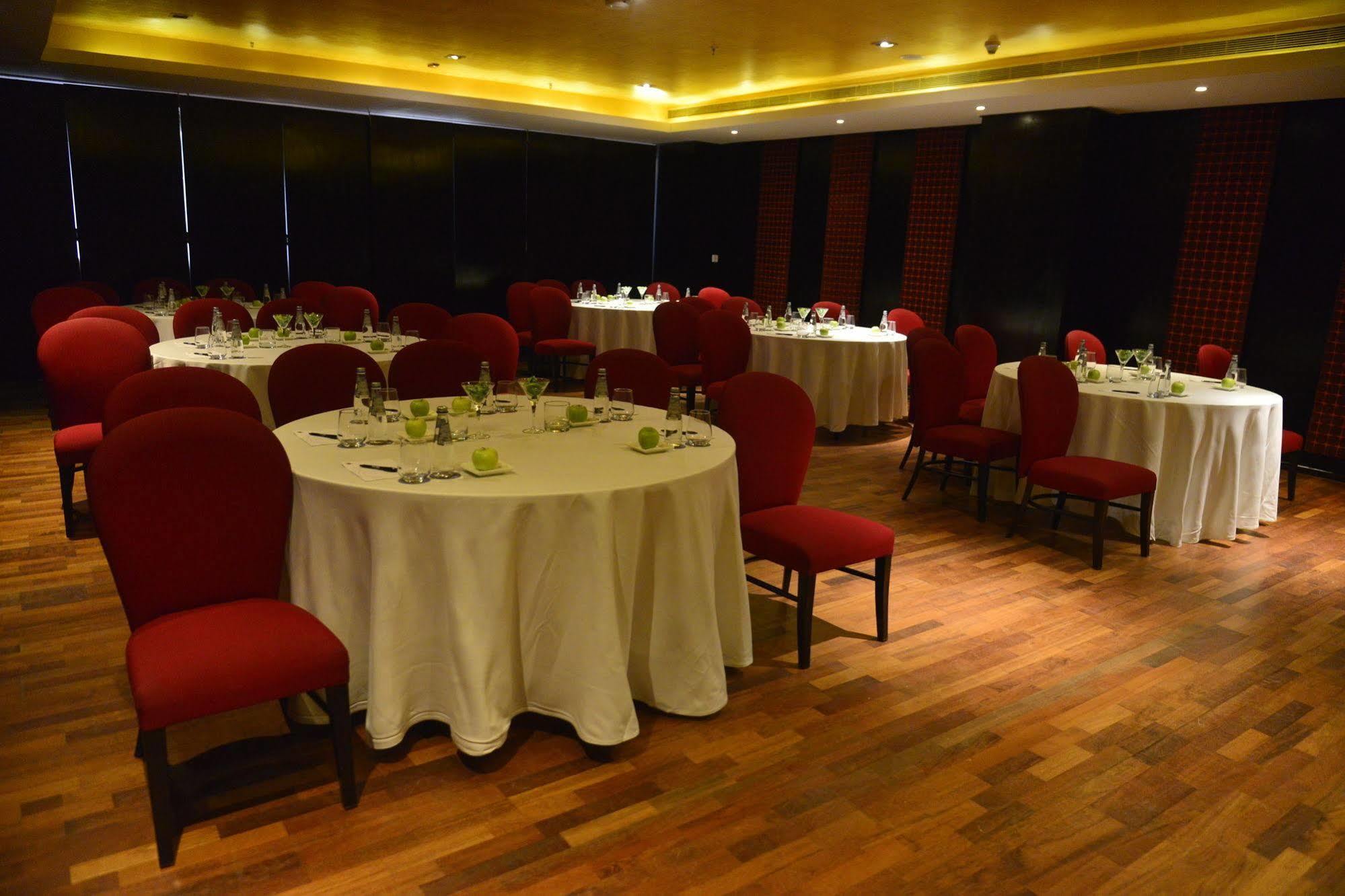 Hard Rock Hotel Goa Calangute Extérieur photo The interior of the restaurant